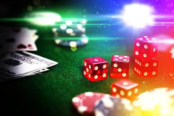 Penggemar basket memantau taruhan olahraga live dengan antarmuka pengguna yang teroptimasi